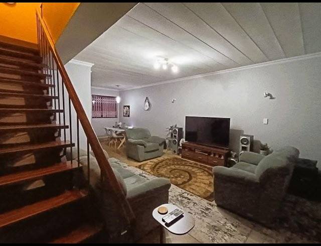 2 BEDROOM APARTMENT FOR SALE IN LYTTELTON MANOR